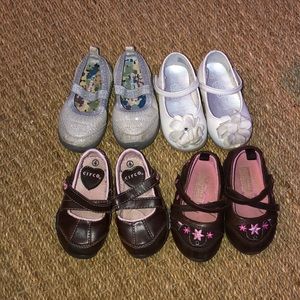 Bundle 4 pairs of shoes size 4T